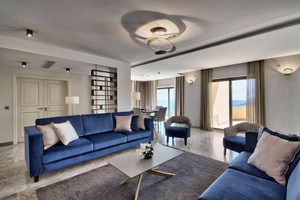 HILTON MALTA 74/100