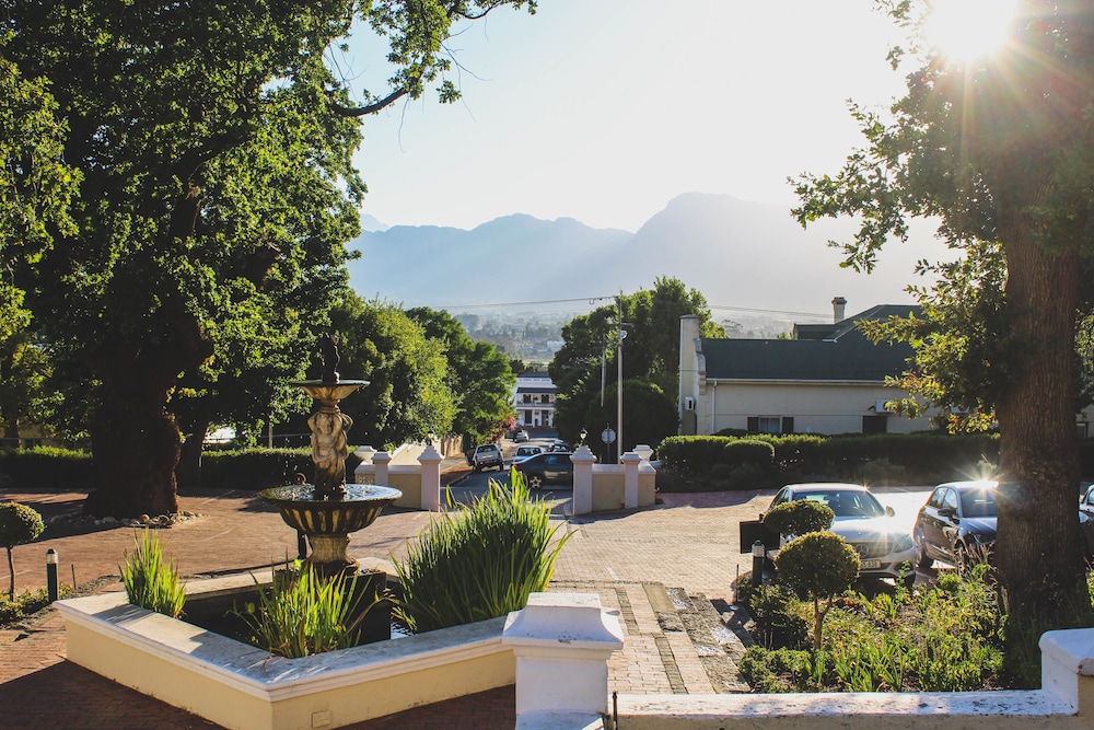 Pontac Manor Hotel 22/28