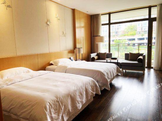 Elegant, Twin Beds