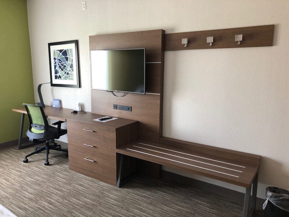 Holiday Inn Express Hotel Suites Franklin 57/61