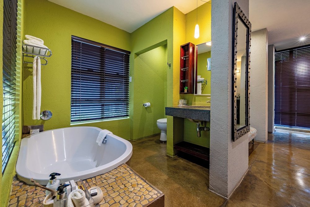 Francolin Lodge 46/50