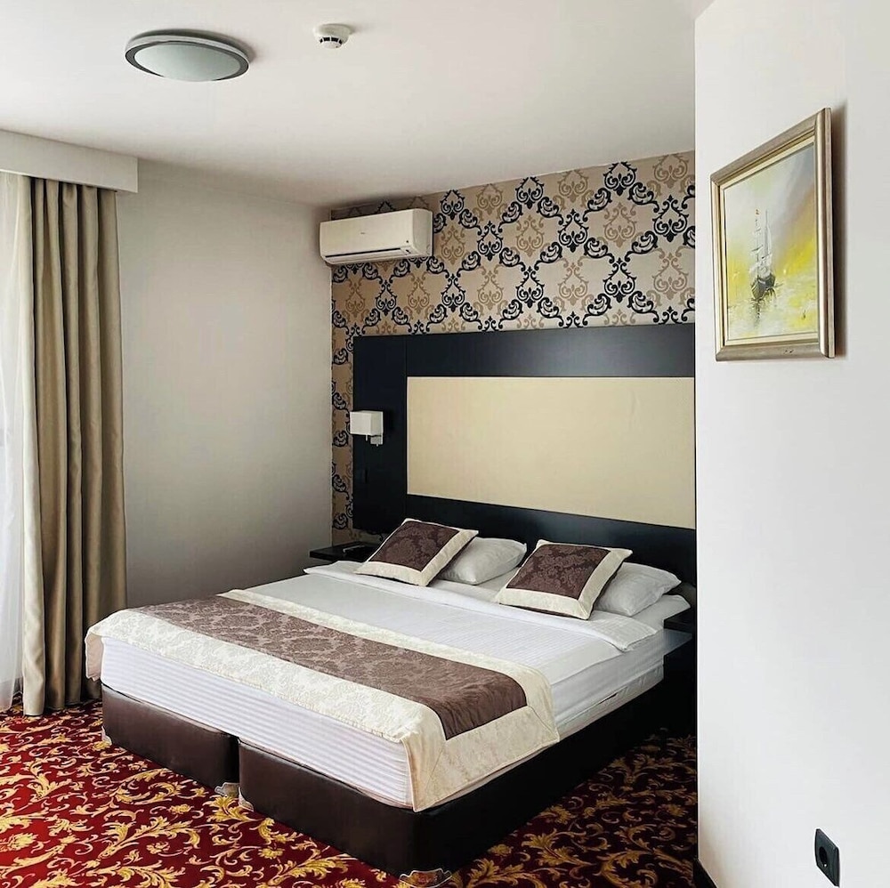 Hotel Espana 6/30