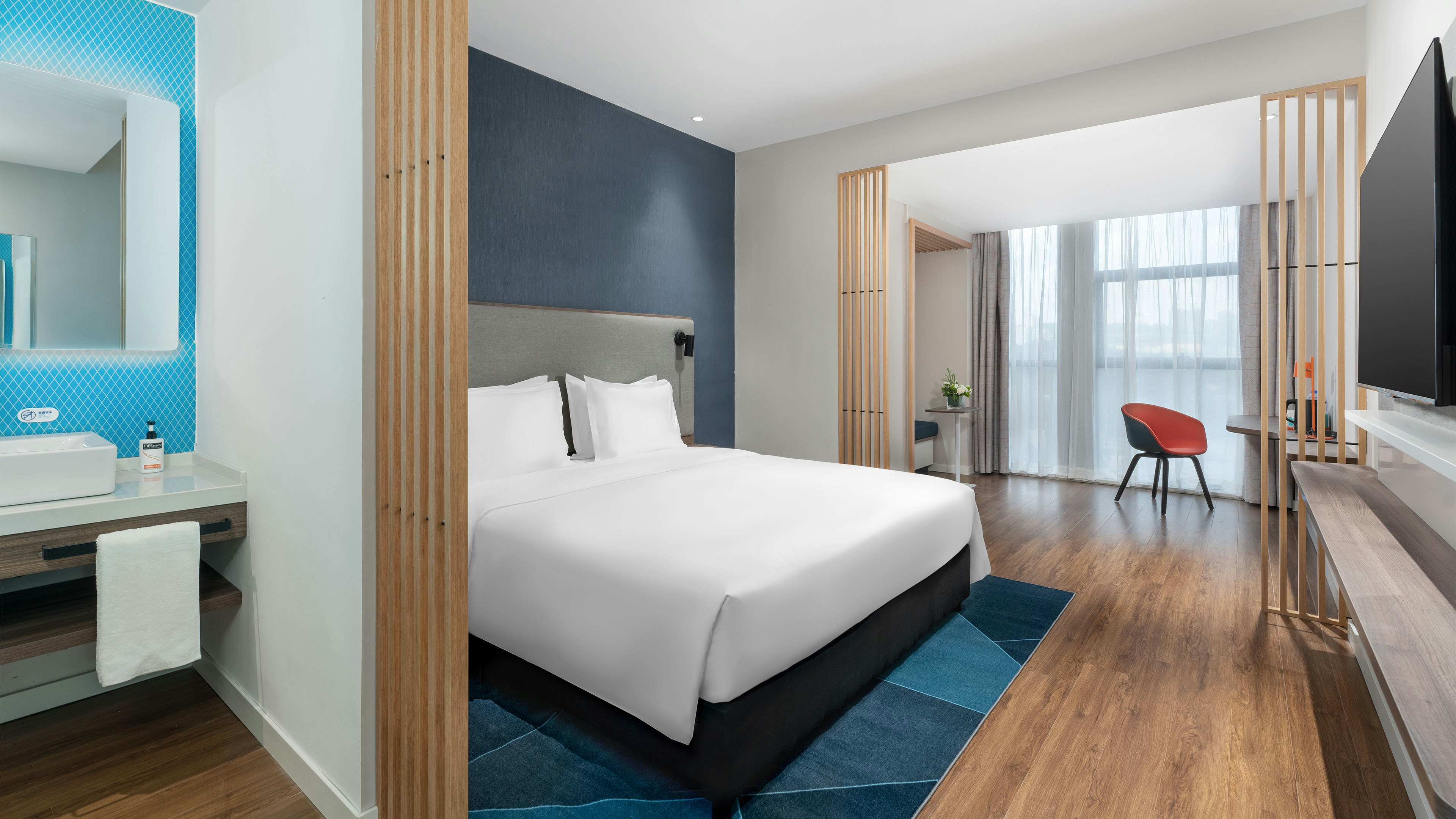 Standard, King Bed, Extra Floor Space