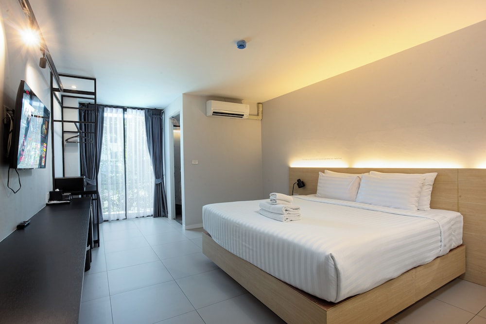 BOOK Design HOTEL -SHA Extra Plus 16/50