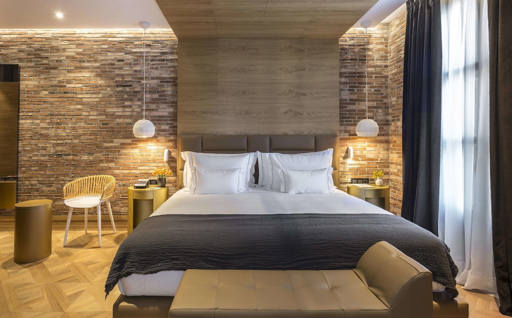 Monument Hotel 25/53