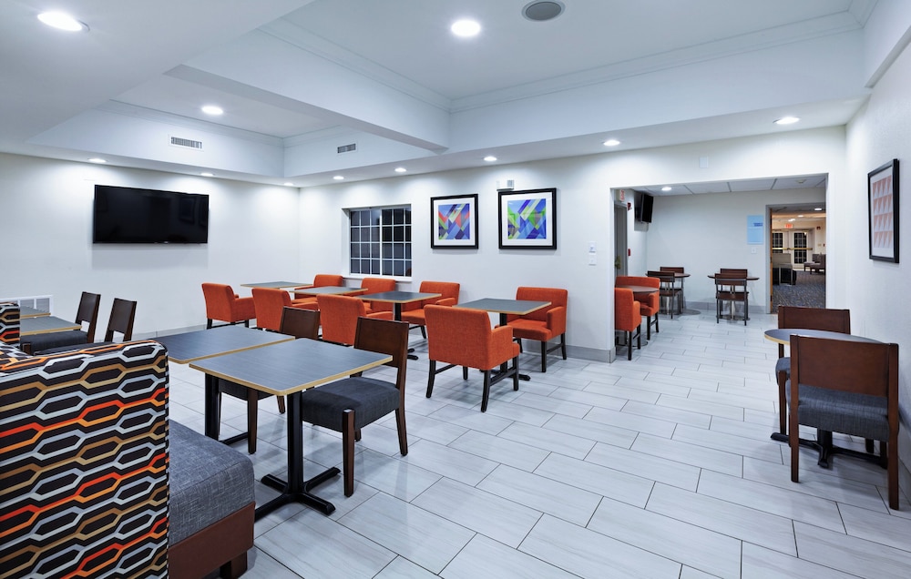 Holiday Inn Express Hotel Suites Jenks 69/72