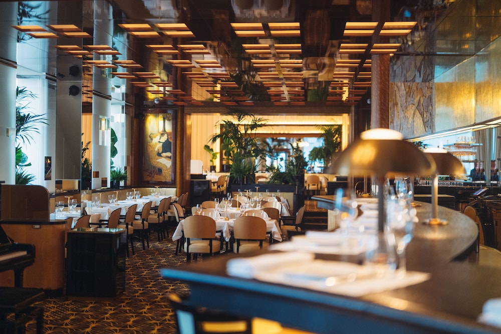 Hotel Plaza Athenee 61/79