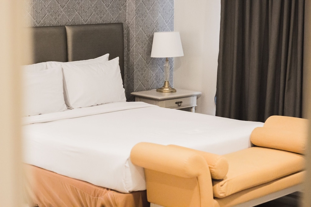 Romance Hotel Srinakarin 25/80