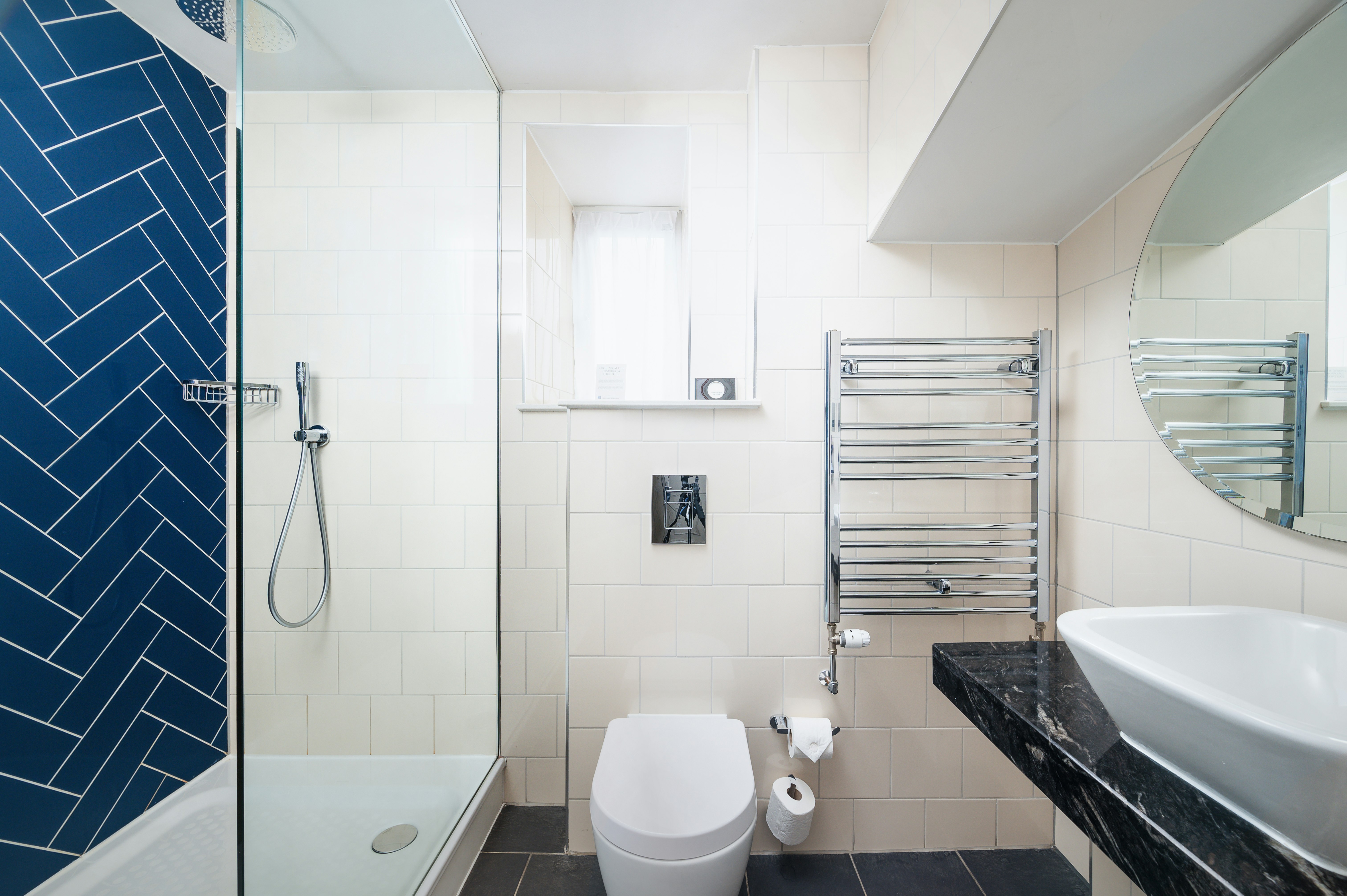 غرفة قياسية بسرير كوين، Hotel Indigo Edinburgh - Princes Street, an IHG Hotel (ex Royal British) 7/9
