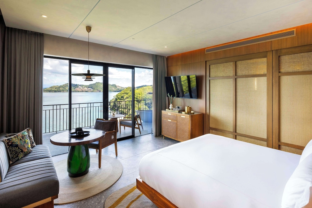 1 BEDROOM, OCEAN, SUITE, KING BED, PLUNGE POOL
