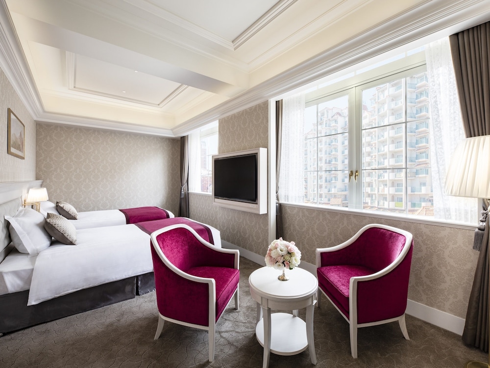 Takarazuka Hotel 19/49