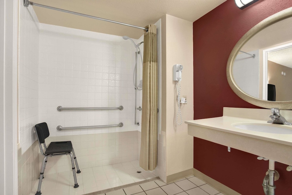 Days Inn by Wyndham Buena Park 22/34