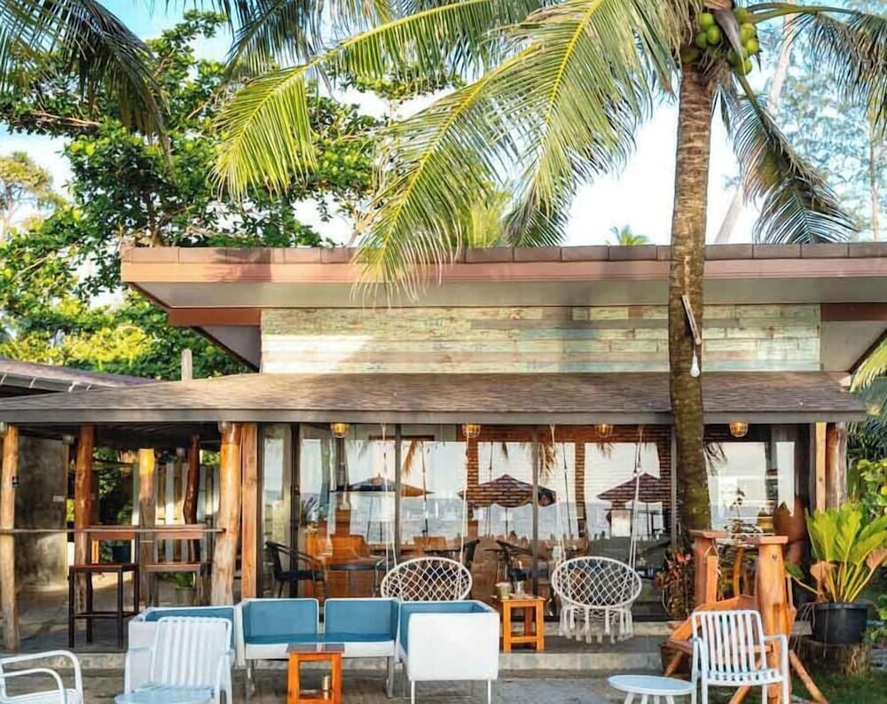 Sea Far Resort 6/72