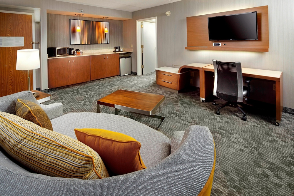 Courtyard By Marriott State College 24/39