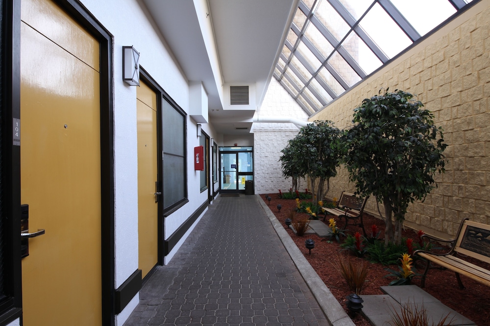 The Barclay Towers Resort Hotel 44/49