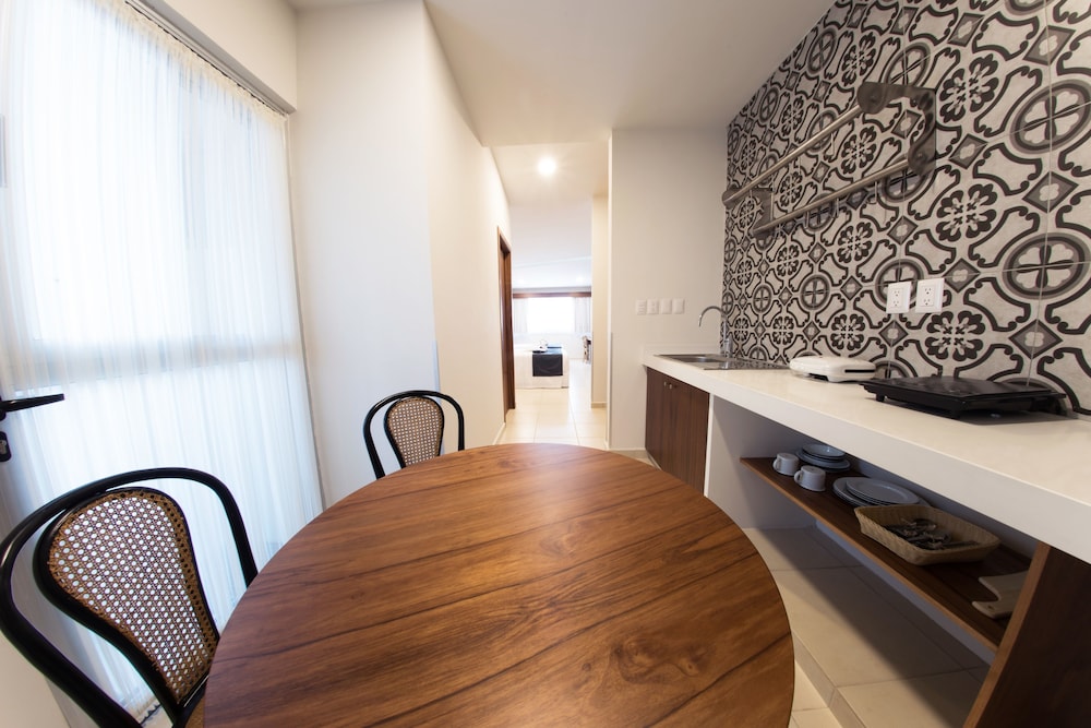 Hotel & Suites Clipperton 48/66