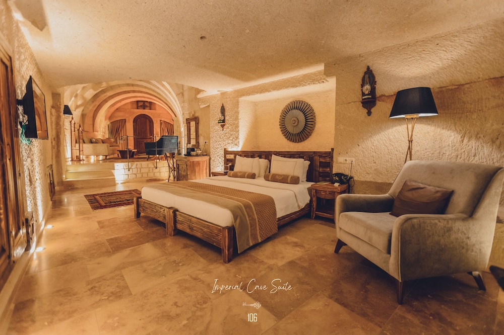 CAVE, IMPERIAL, SUITE