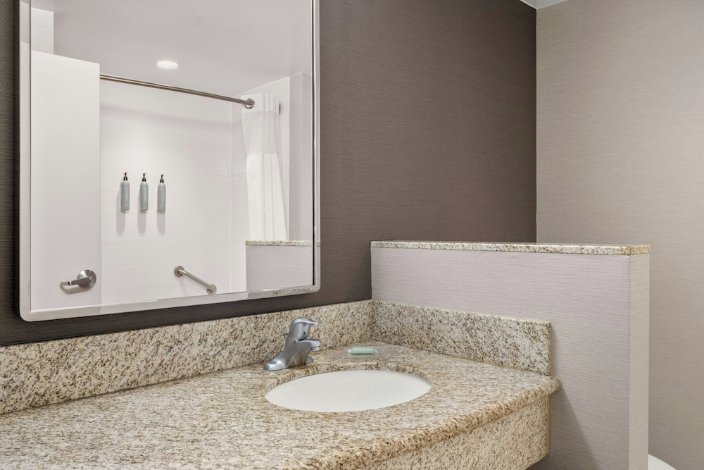 Courtyard by Marriott Evansville East 54/57