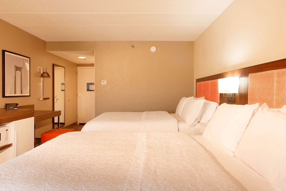 Hampton Inn Pennsville 22/48