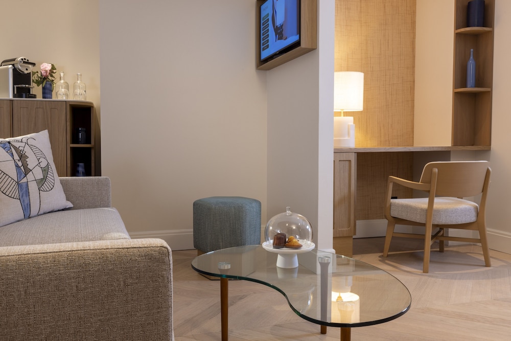 Padam Hotel 32/50