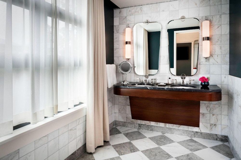 PERRY LANE HOTEL, A LUXURY COLLECTION HOTEL, SAVANNAH 6/60