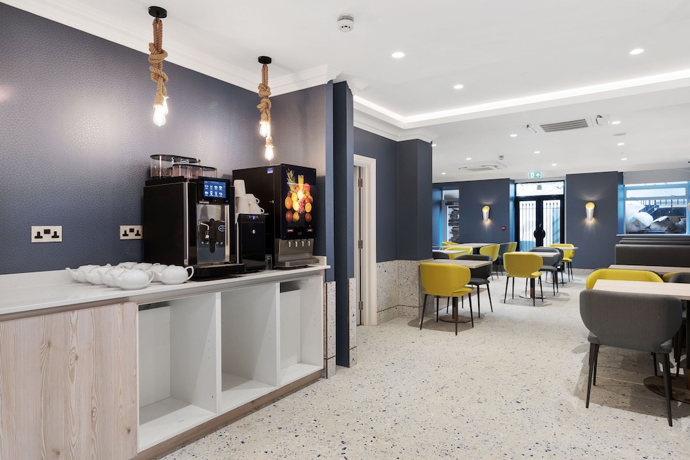 Commodore Hotel London 13/55