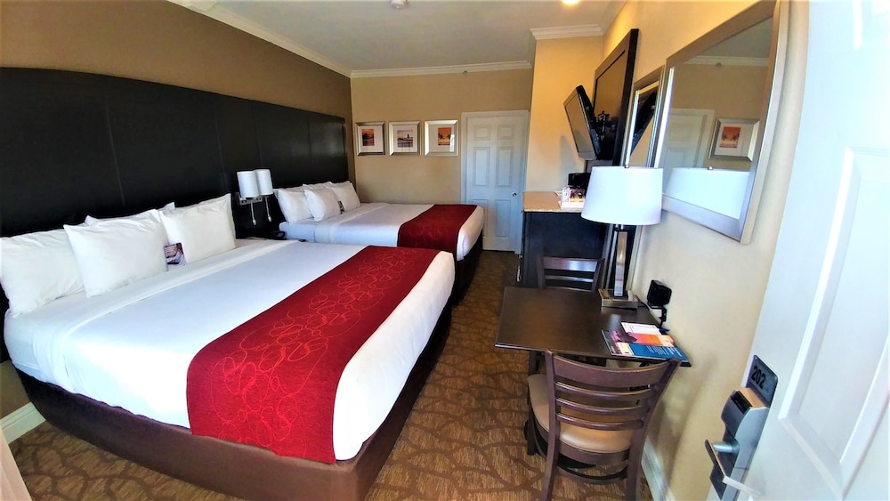 Comfort Inn & Suites Huntington Beach 20/43