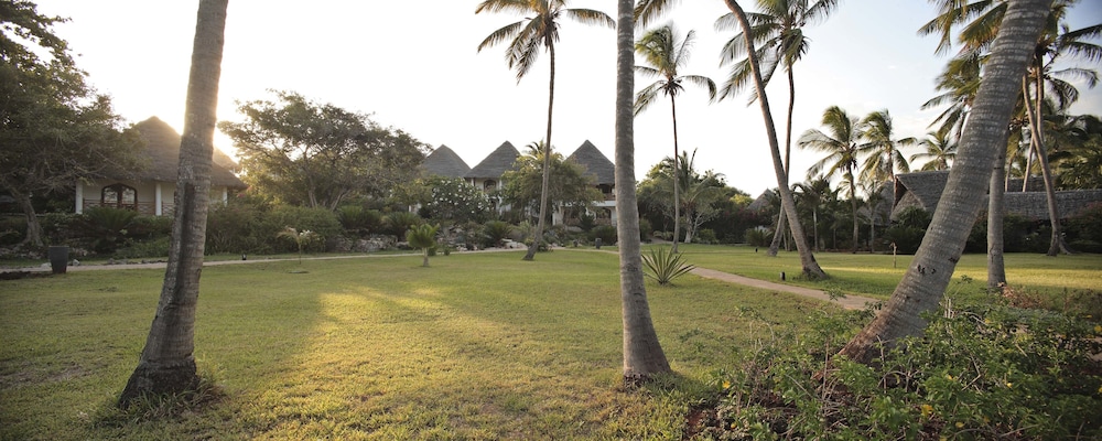Bluebay Beach Resort & Spa 26/52