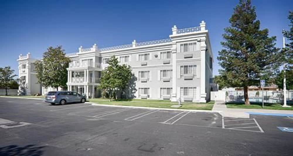 Best Western Executive Inn Los Banos 1/33