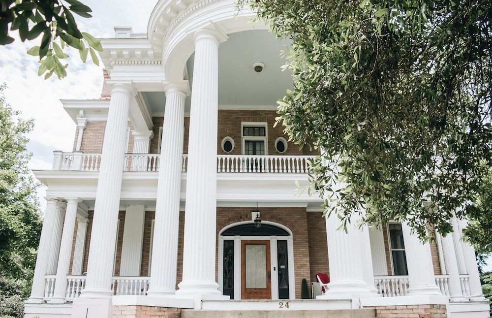 1912 Bed and Breakfast 2/59