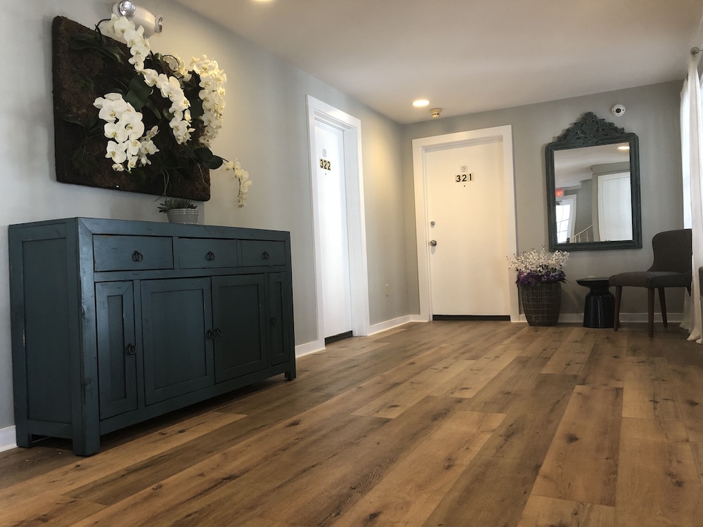 Hyannis Inn 4/50