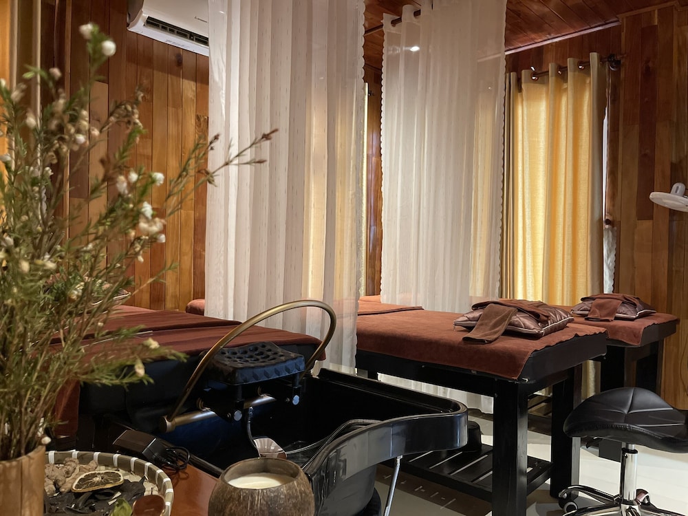 Golden Topaz Resort 37/61