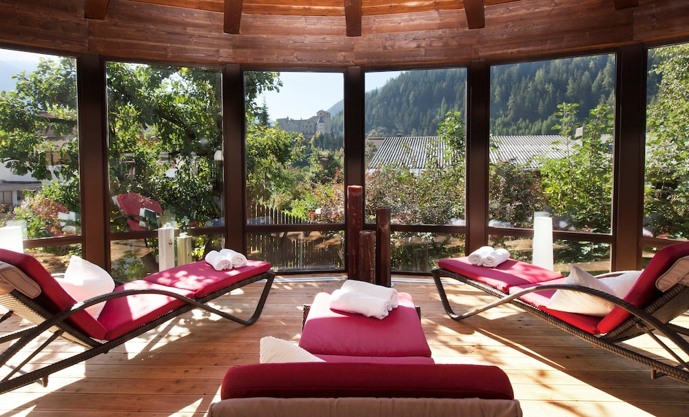 BEAUTY & SPORTHOTEL TIROLERHOF 32/50