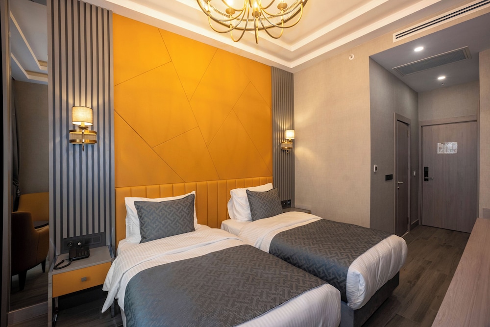 DELUXE, TWIN BEDS