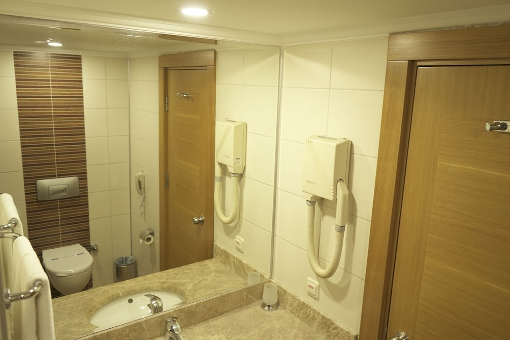 Sirma Hotel 48/50