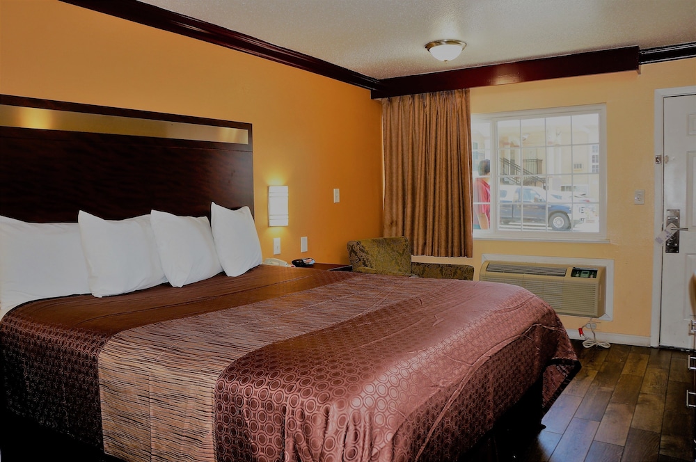 Americas Deluxe Inn 7/32