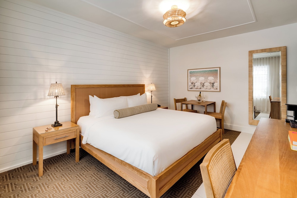 DELUXE, KING BED, PARK VIEW