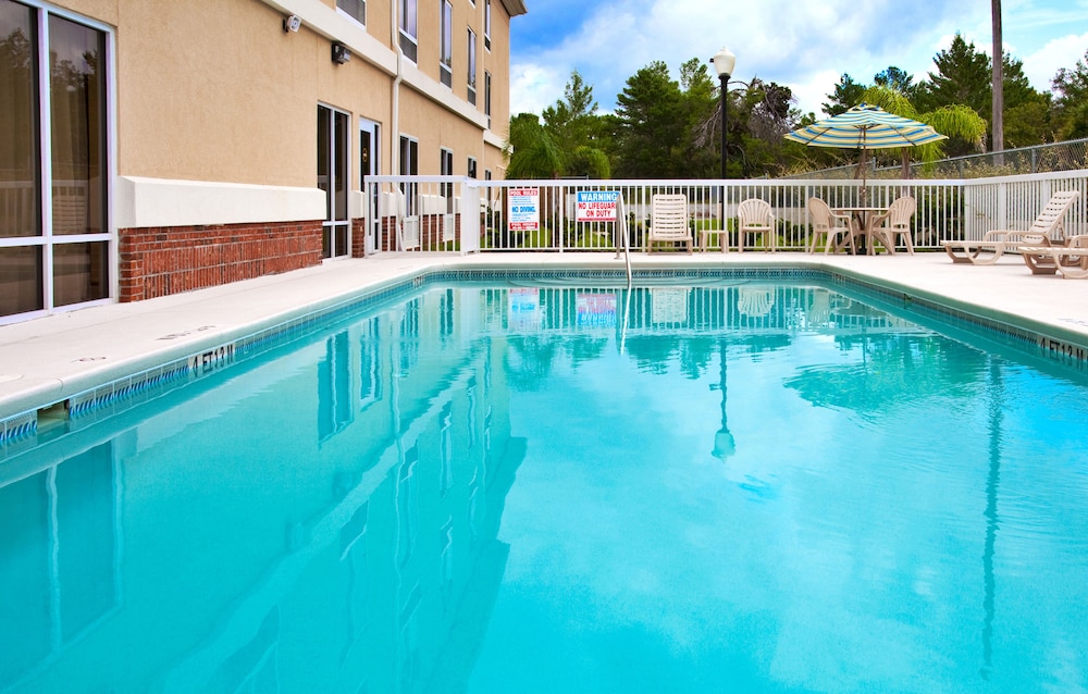 Holiday Inn Express Hotel & Suites Spring Hill 3/69