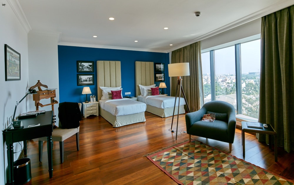 THE WAVERLY HOTEL & RESIDENCES 20/57