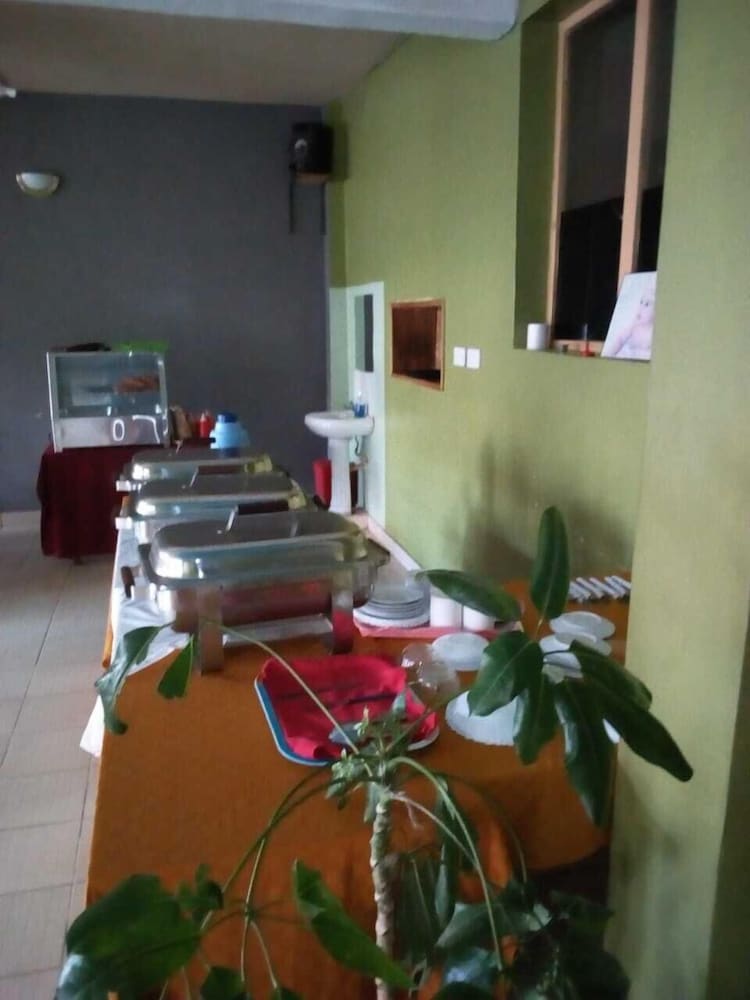 Batian Guest Hotel 4/18