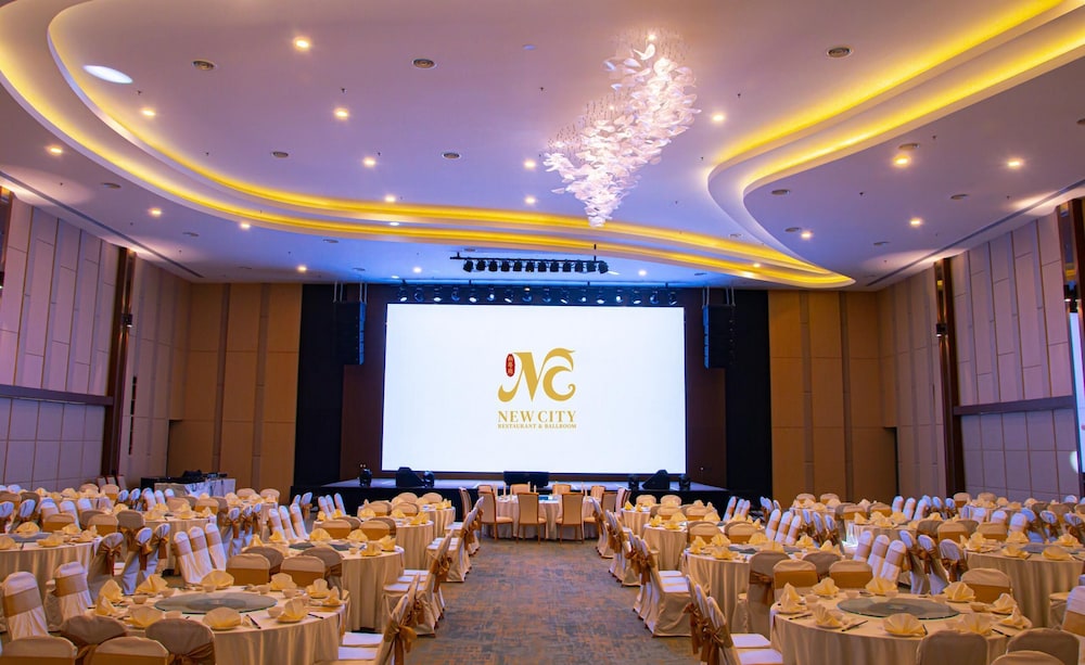 Theatre Hotel Kuching 15/16