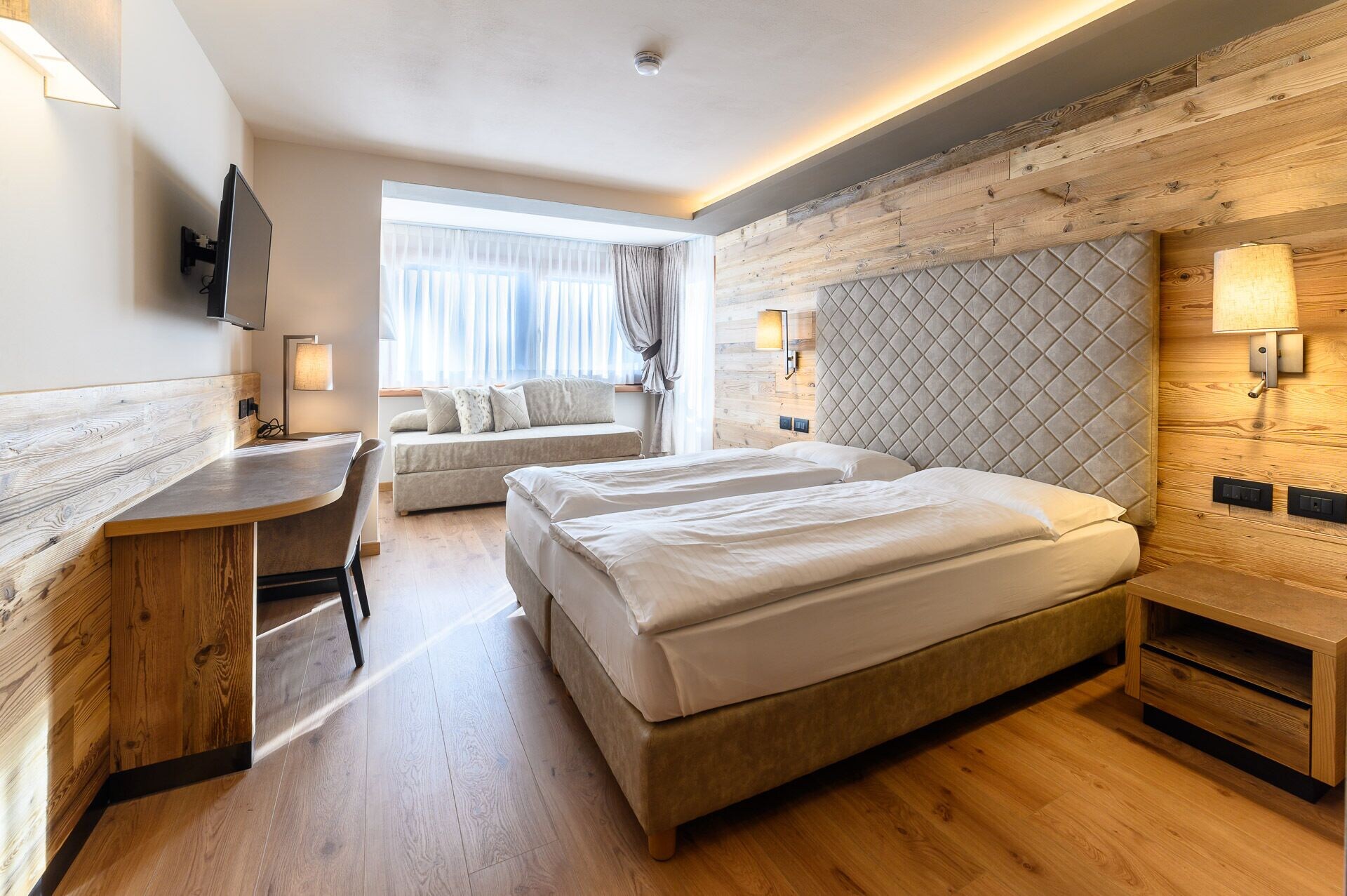 ROOM, DOUBLE BED, MOUNTAIN VIEW