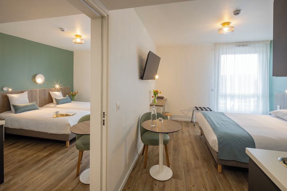 CONNECTING, STUDIO, SUITE, QUEEN AND TWIN BEDS