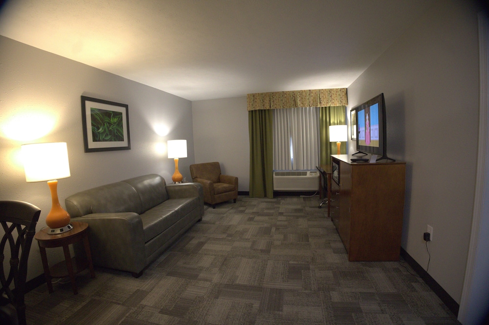 Greenfield Inn and Suites Elizabethtown KY I65 Exit 94 44/62