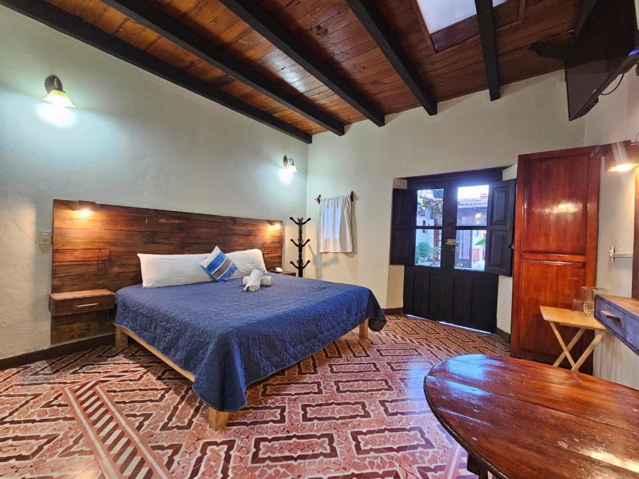 Room, King Bed, Garden View