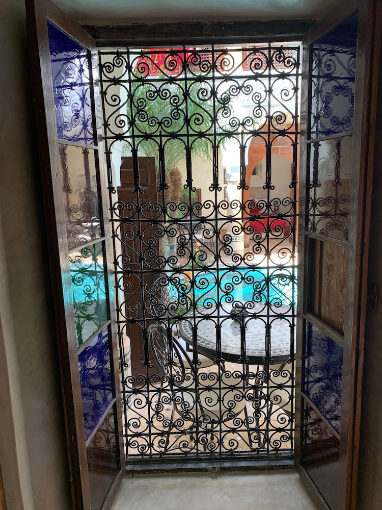 Riad Abaka 29/50