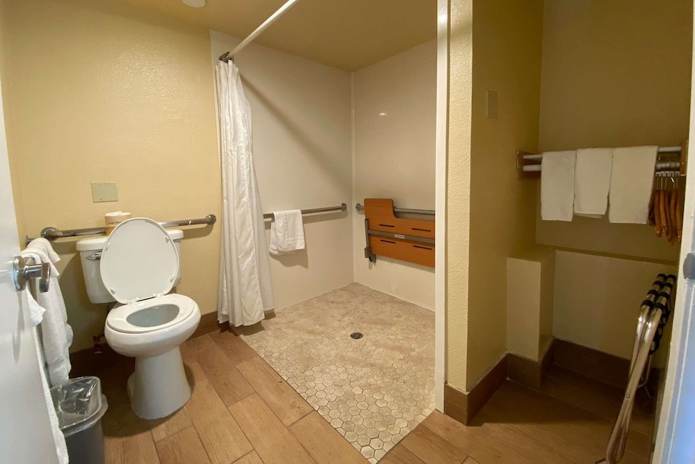 Americas Best Value Inn Azusa Pasadena 39/40