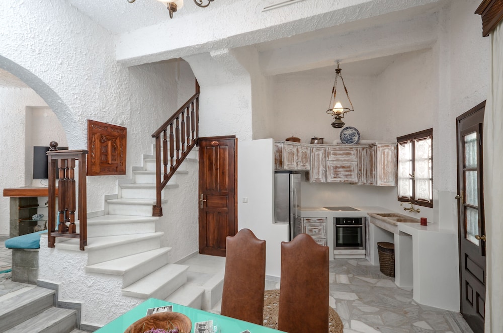 Naxos Center Houses 33/50