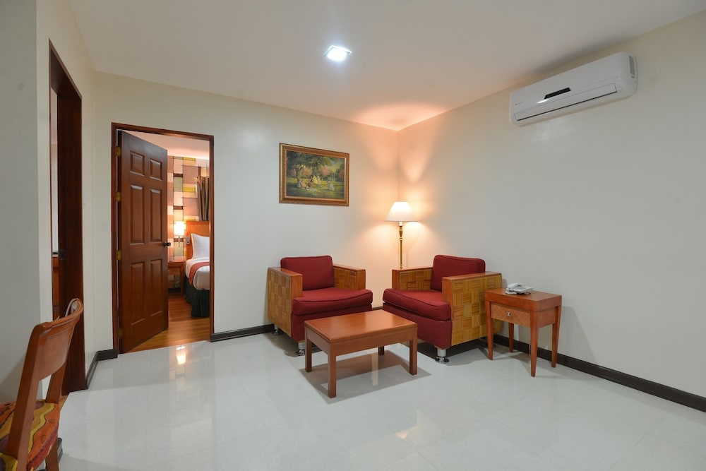 Royal Suites Condotel 14/18