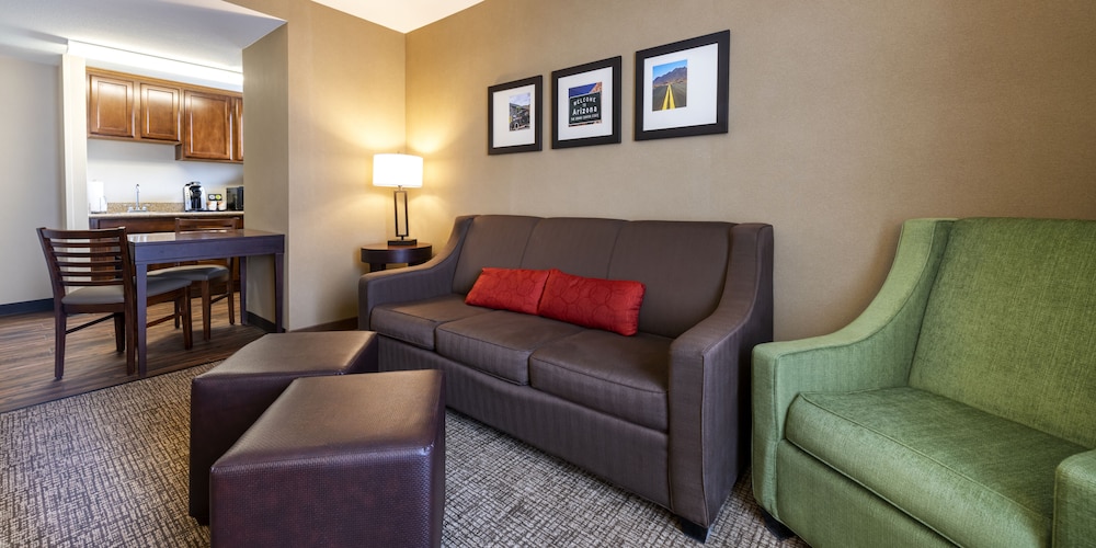 Comfort Suites Goodyear West Phoenix 24/33